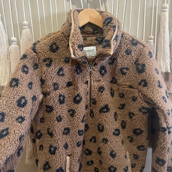 abercrombie and fitch leopard print sherpa pullover - Picture 5 of 6